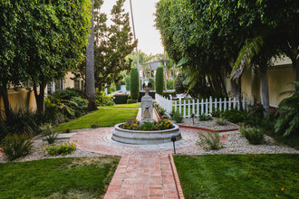 Vista Gardens in Los Angeles, CA - Building Photo - Building Photo