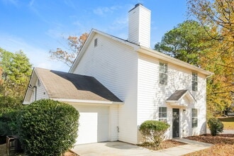 5246 Kirk Dr in Atlanta, GA - Foto de edificio - Building Photo