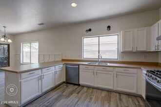 16848 W Cottonwood St in Surprise, AZ - Building Photo - Building Photo