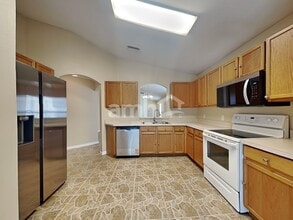 8467 Quarter Horse Dr in Riverview, FL - Foto de edificio - Building Photo