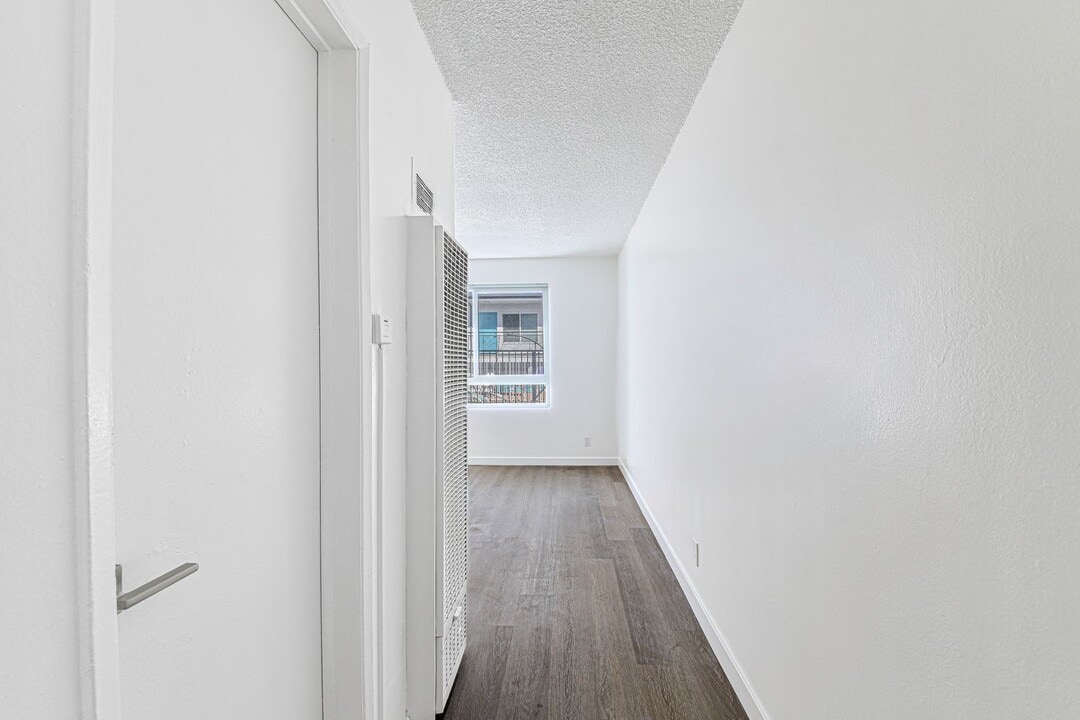 5005 August St in Los Angeles, CA - Building Photo