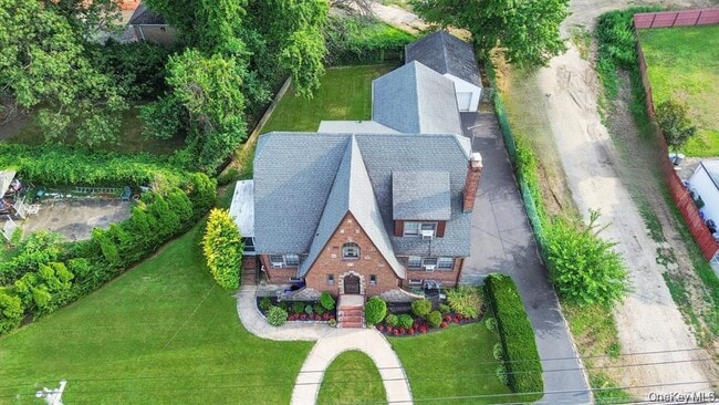 68 Fir St in Valley Stream, NY - Building Photo - Building Photo