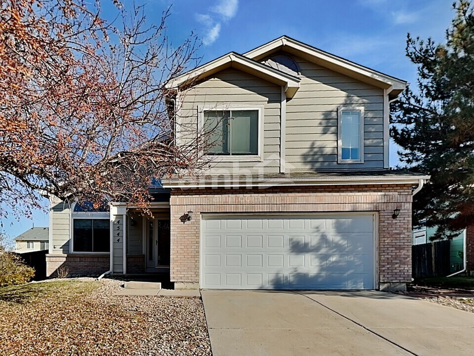 4544 Espana Way in Denver, CO - Building Photo