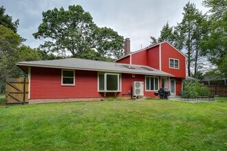 135 Maple St in Lexington, MA - Building Photo - Building Photo