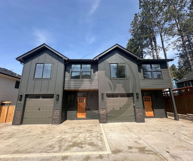property at 6935 Talloc Ave SE