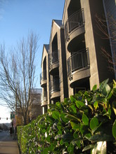 Yugo Seattle Rivendell in Seattle, WA - Foto de edificio - Building Photo