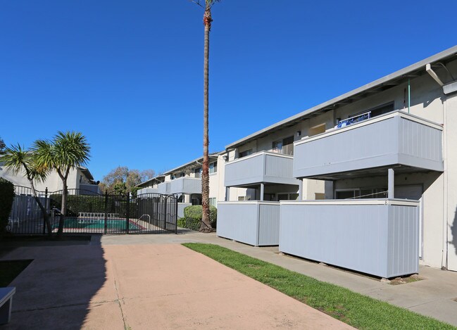 Country Lane Apartments in Fremont, CA - Foto de edificio - Building Photo