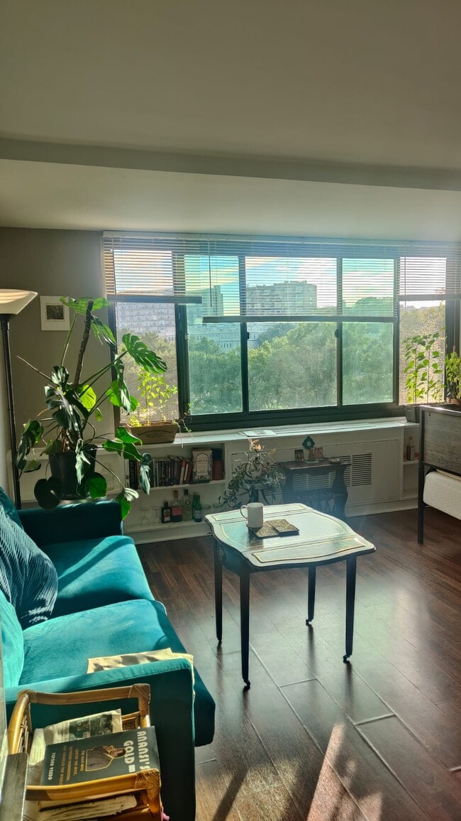 1011 Arlington Blvd, Unit 803 in Arlington, VA - Foto de edificio - Building Photo