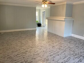 501 W Columbia Ter, Unit 2 in Peoria, IL - Foto de edificio - Building Photo