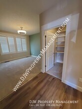 5146 S Surprise Way in Boise, ID - Building Photo - Building Photo