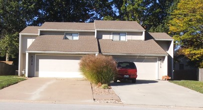 Woods Chapel Duplexes in Lee's Summit, MO - Building Photo - Building Photo