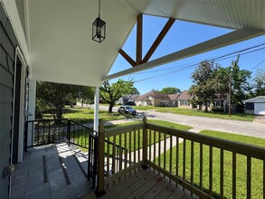914 Joyce St in Houston, TX - Foto de edificio - Building Photo