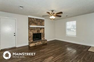 4696 Crestfield Rd in Millington, TN - Foto de edificio - Building Photo