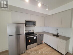 16 Melbourne Ave in St Catharines, ON - Building Photo - Building Photo