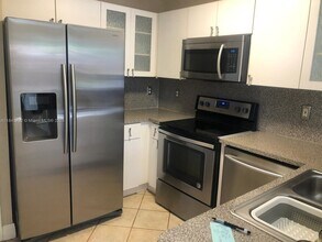 6141 NW 115th Pl in Doral, FL - Building Photo - Building Photo