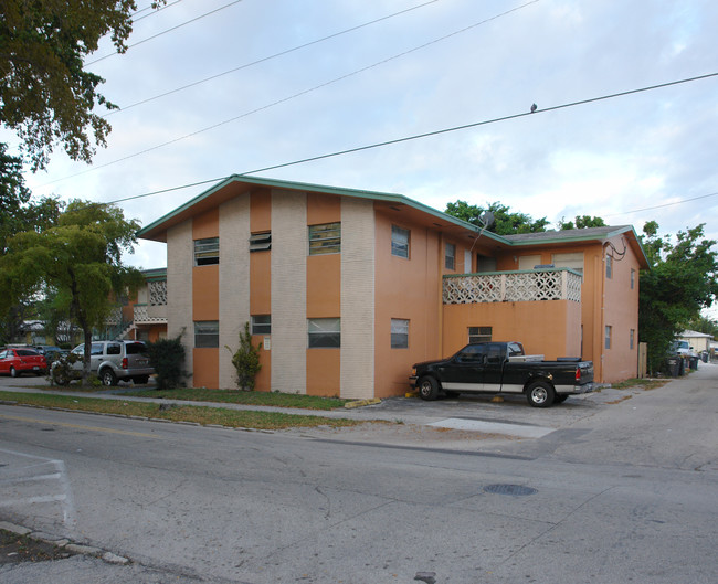 Washington Square Apartments in Hollywood, FL - Building Photo - Building Photo