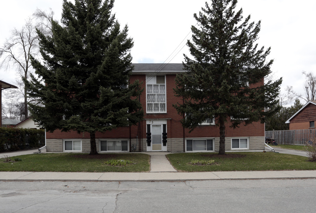 75 Bond St in Kitchener, ON - Building Photo