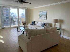 2947 S Atlantic Ave, Unit 301 in Daytona Beach Shores, FL - Building Photo - Building Photo