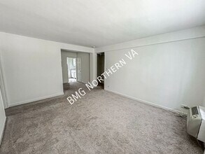 214 N George Mason Dr in Arlington, VA - Building Photo - Building Photo