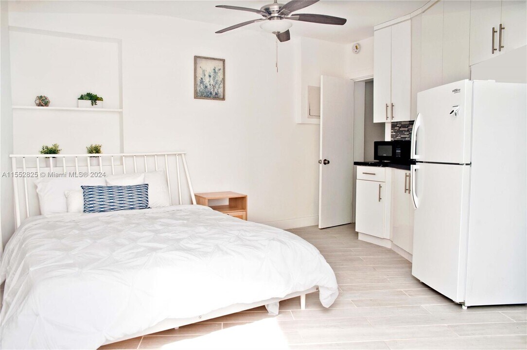4105 N Ocean Dr, Unit 1A in Lauderdale-by-the-Sea, FL - Building Photo