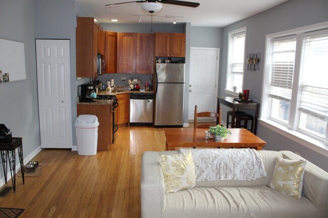 3745 W Argyle St in Chicago, IL - Building Photo - Building Photo