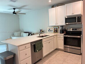 1069 NW 4th Ter in Florida City, FL - Building Photo - Building Photo