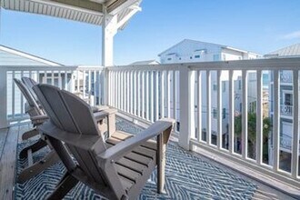 608 Carolina Beach Ave S in Carolina Beach, NC - Building Photo - Building Photo