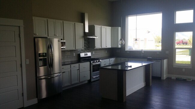 3348 Lolo Way in Bozeman, MT - Building Photo - Building Photo