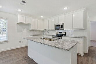 103 E Bond St in Denison, TX - Building Photo - Building Photo