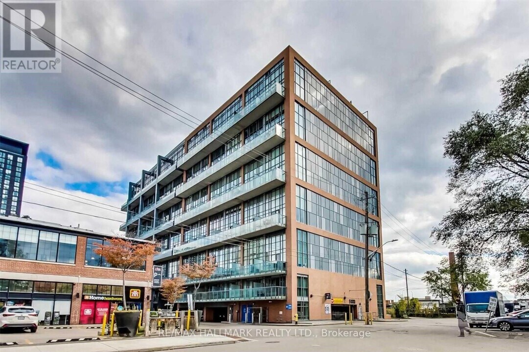 5 Hanna Ave in Toronto, ON - Building Photo