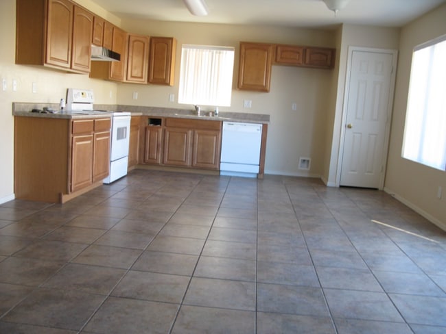 13008 W Lisbon Ln in El Mirage, AZ - Building Photo - Building Photo