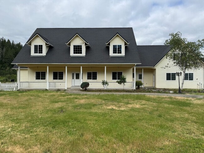 2275 Galice Rd in Merlin, OR - Building Photo - Building Photo