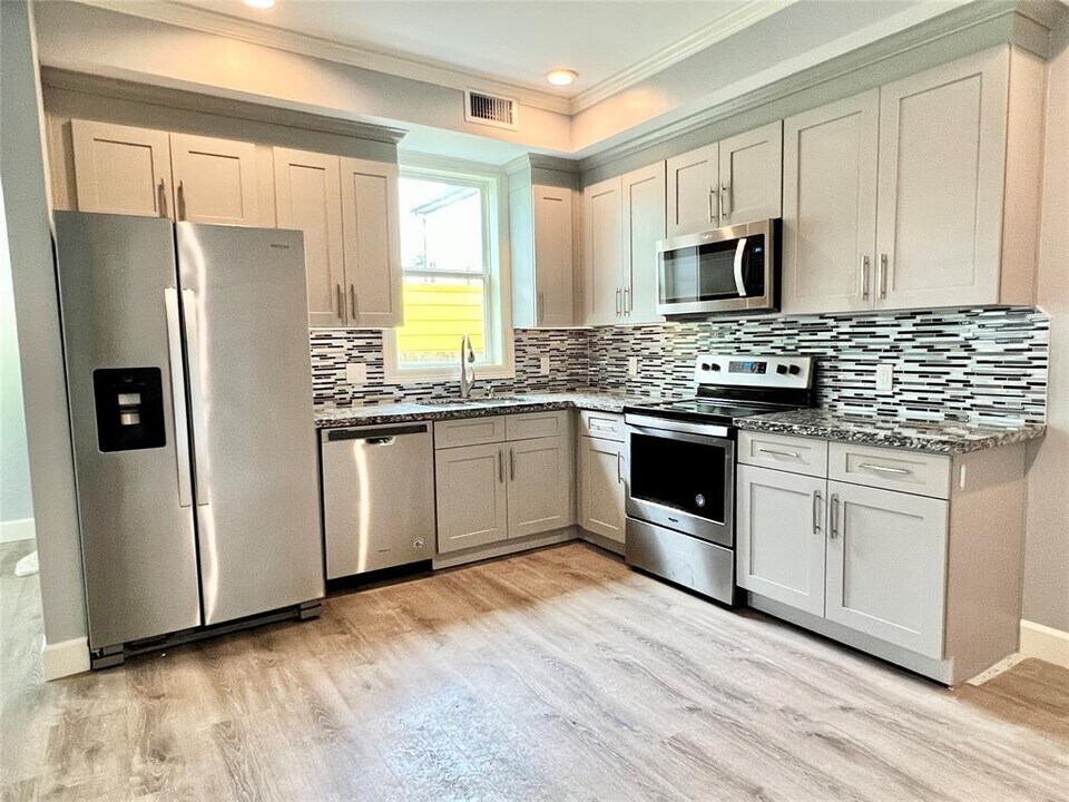 2509 Avenue K-Unit -2 in Galveston, TX - Building Photo