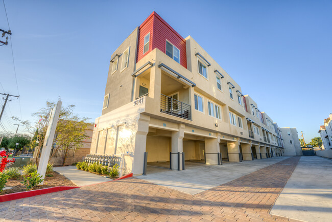 Green Garden Apartments in Garden Grove, CA - Foto de edificio - Building Photo