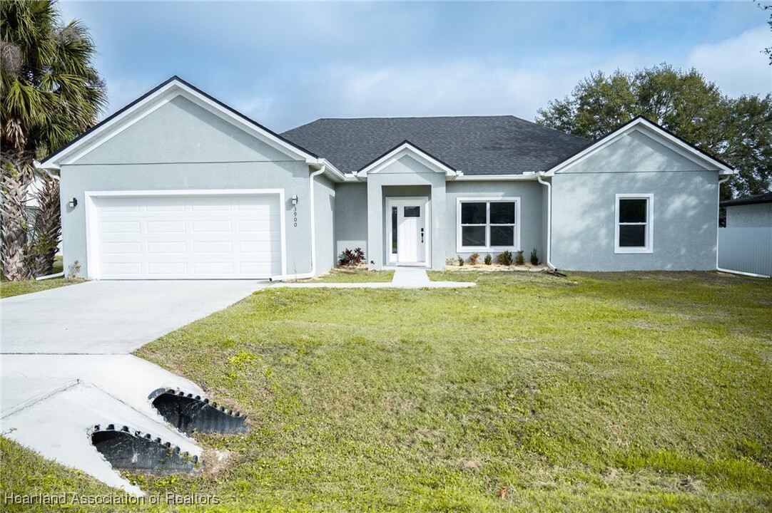 3900 Santiago St in Sebring, FL - Building Photo