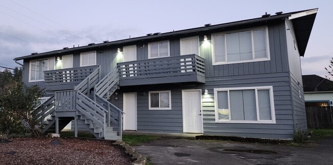819 E 2nd St, Unit 4 in Aberdeen, WA - Foto de edificio - Building Photo