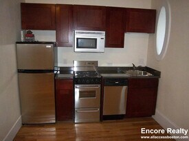 212 Hemenway St, Unit 1 in Boston, MA - Building Photo