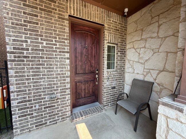 620 Courtyard Ln in Irving, TX - Building Photo - Building Photo