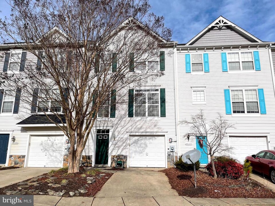 48382 Sunburst Dr in Lexington Park, MD - Building Photo