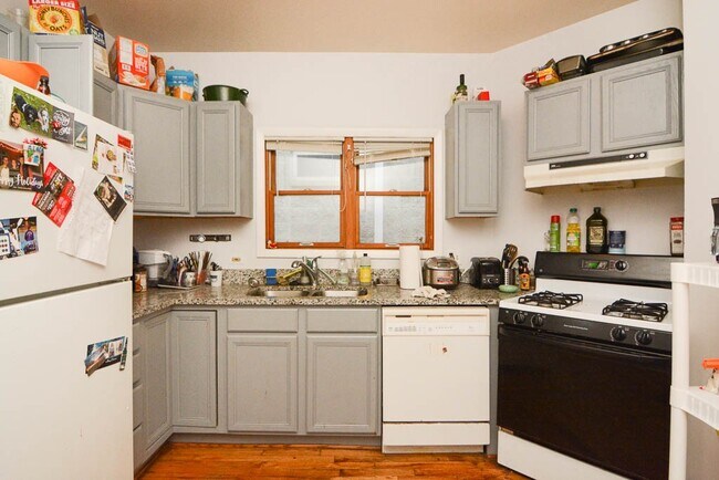 1342 W Hubbard St, Unit 2C in Chicago, IL - Foto de edificio - Building Photo