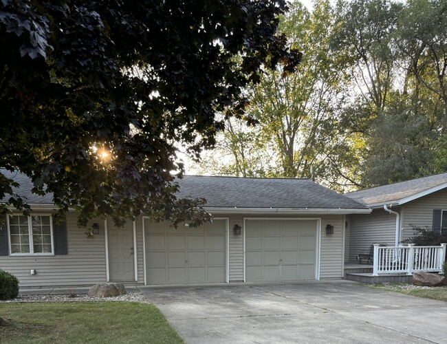 625 State St, Unit Main house in Culver, IN - Building Photo - Building Photo