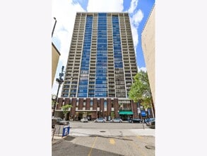 1636 N Wells St, Unit 1805 in Chicago, IL - Foto de edificio - Building Photo