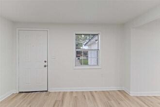 2101 W Gulf St in Baytown, TX - Building Photo - Building Photo