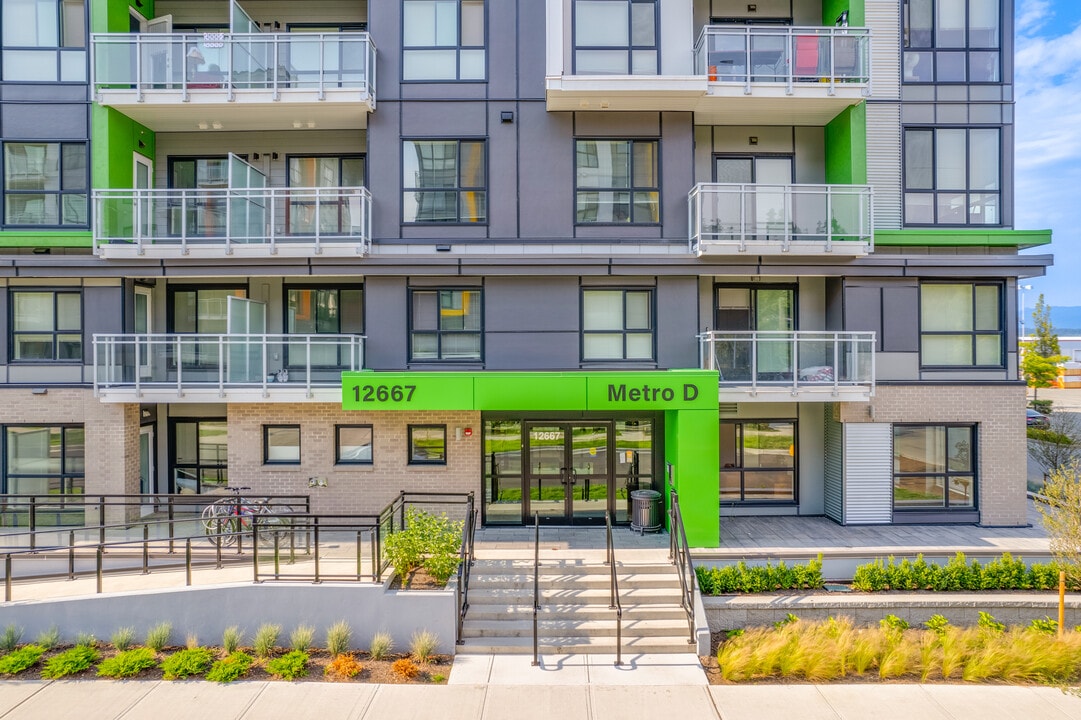 Metro in Surrey, BC - Foto de edificio