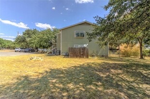 400 Hedgewood Dr in Georgetown, TX - Building Photo