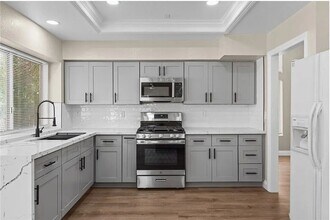 13162 Brentwood Ln in Moreno Valley, CA - Foto de edificio - Building Photo