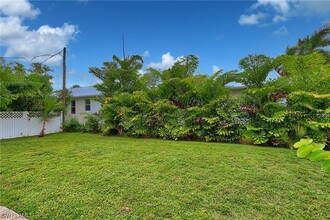 714 11th St N in Naples, FL - Building Photo - Building Photo