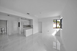 450 Beacom Blvd in Miami, FL - Building Photo - Building Photo