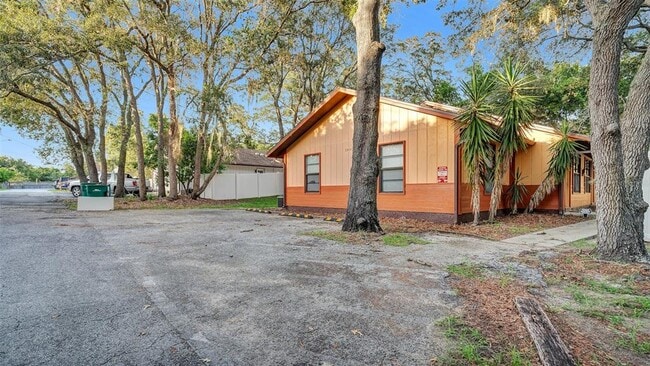 1800 Poinsettia Ave in Tarpon Springs, FL - Building Photo - Building Photo