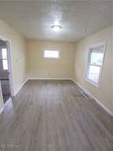 166 Wesley Ave in Youngstown, OH - Building Photo - Building Photo